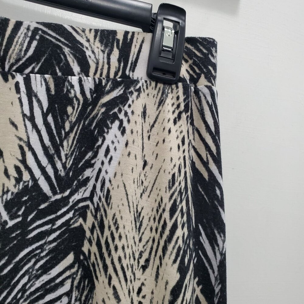 Cato Maxi Skirt in Black and Cream Leaf Print - Picture 2 of 6